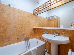 Bathroom - Studio for 4, sea view balcony, Wi-Fi included (Roquebrune-Cap-Martin)