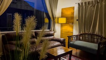 Luxury Villa, Mountain View | Living area