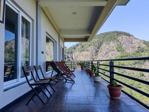 Luxury Villa, Mountain View | Terrace/patio - The Songbird (Coonoor)