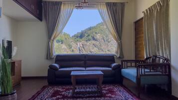 2 bedrooms, Egyptian cotton sheets, premium bedding, pillow-top beds