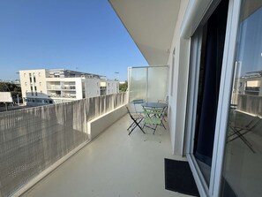 Outdoor dining - T2 Apt in La Rochelle with parking, near beach (La Rochelle)
