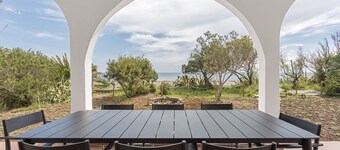 Villa Toschi beach front