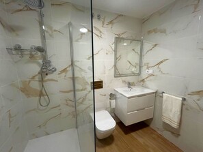 Douche, serviettes fournies