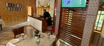 Shelton Hotel Kumrat