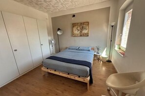 Iron/ironing board - Valpo Retreat - Sweet Friends and Family Apartment in Valpolicella (Sant'Ambrogio di Valpolicella)