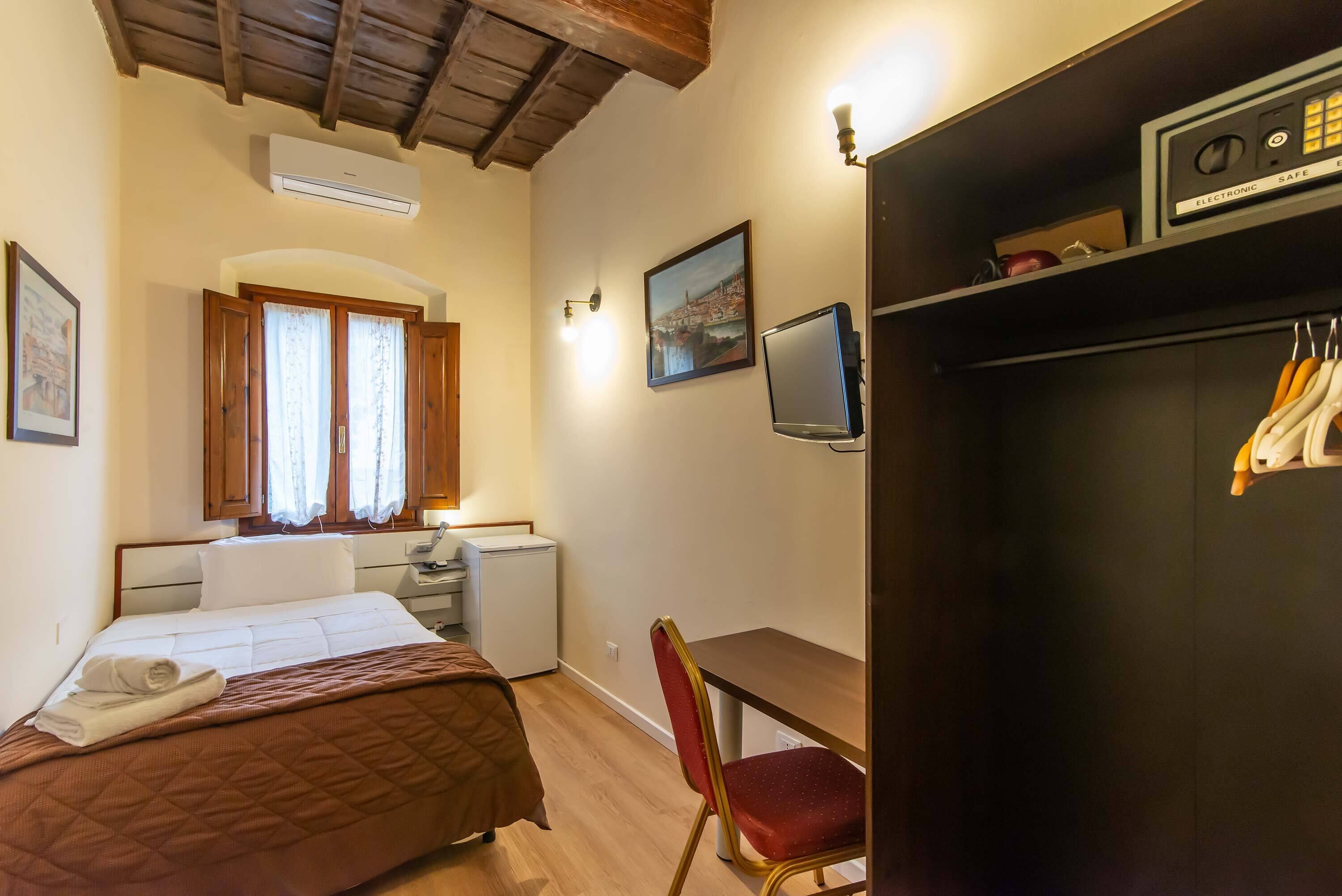 Classic Single Room, Kitchen | In-room safe, individually decorated, individually furnished