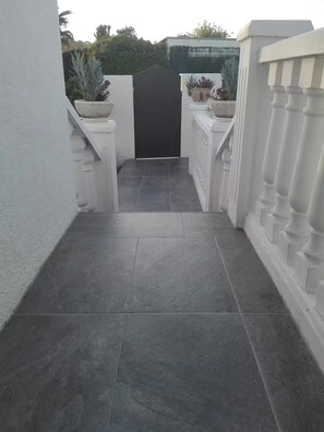 Property grounds - House with private pool and ocean view (Cunit)