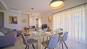 Luxury Villa, Patio, Courtyard View | Dining room