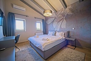 Luxury Villa, Patio, Courtyard View | Free WiFi, bed sheets