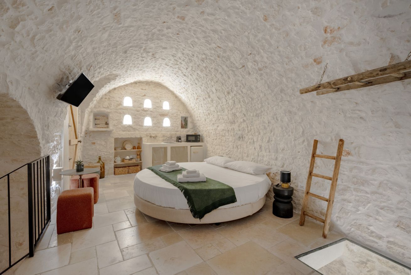 1 bedroom, iron/ironing board