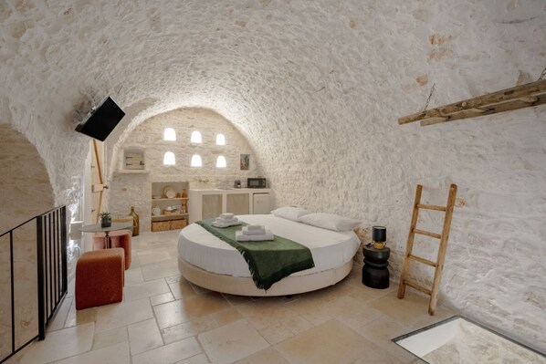 1 bedroom, iron/ironing board