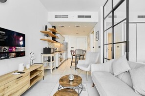 Télévision, table de tennis de table