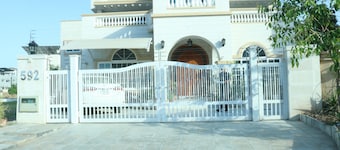Rose Garden Family Villa