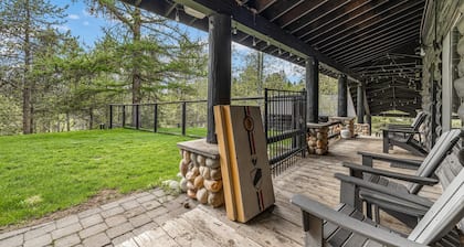 Black Fork Lodge - Beautiful log home on 2.5 acres with trailer parking and panoramic views