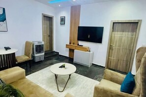 Soundproofing, iron/ironing board - Diaggello Homes Apartment (Ibeju)