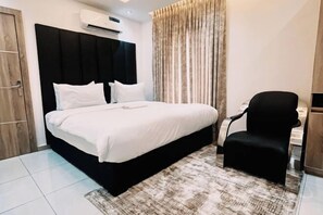 Soundproofing, iron/ironing board - Diaggello Homes Apartment (Ibeju)