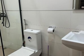 Soundproofing, iron/ironing board - Diaggello Homes Apartment (Ibeju)