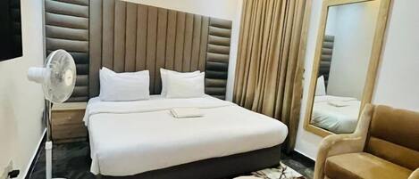 Schallisolierte Zimmer, Bügeleisen/Bügelbrett