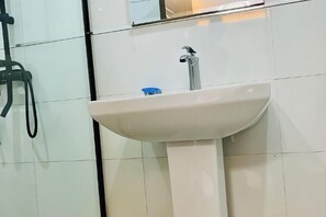 Soundproofing, iron/ironing board - Diaggello Homes Apartment (Ibeju)
