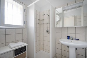 Dusche, Bidet, Handtücher