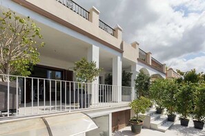 Exterior - Beautiful Family Villa in Marbella: Pool, Beach and Sunshine in the vicinity of (Marbella)