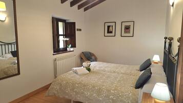 3 dormitorios, tabla de planchar con plancha, wifi gratis y ropa de cama