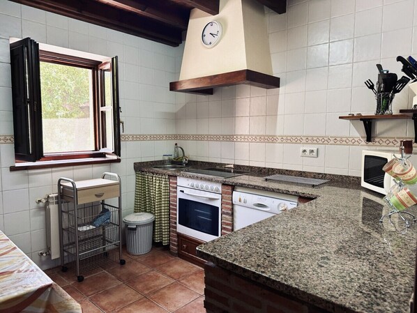 冰箱、微波炉、烤箱、洗碗机