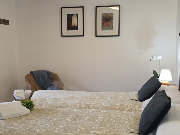 3 bedrooms, iron/ironing board, free WiFi, bed sheets