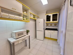 Fridge, microwave, oven, coffee/tea maker