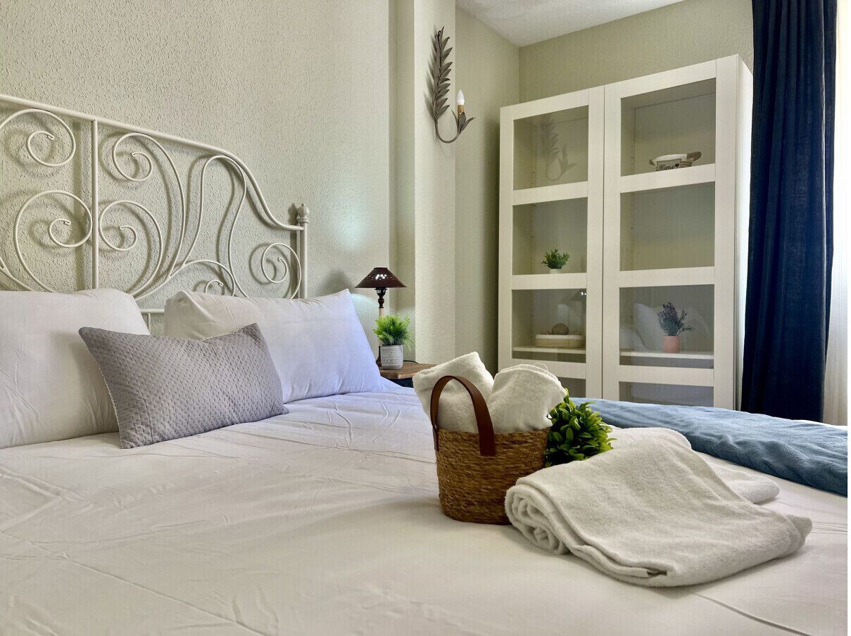 3 makuuhuonetta, silitysrauta/-lauta, vuodevaatteet