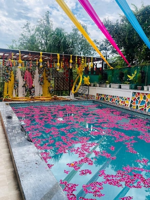 Sæsonbestemt udendørs pool