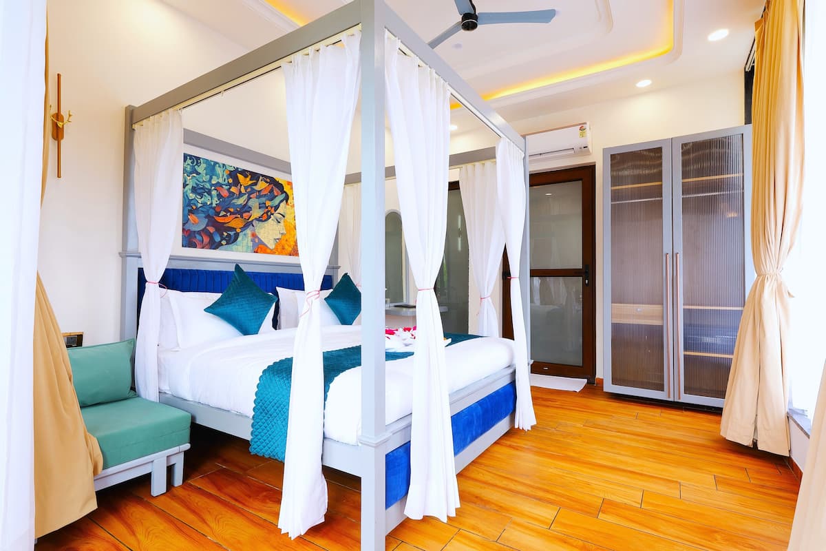 Pool View Room