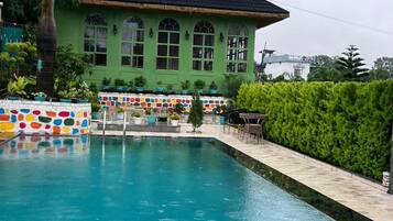 Piscine extérieure (ouverte en saison)