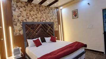 Skrivbord, arbetsyta för laptop, ljudisolering och gratis wi-fi