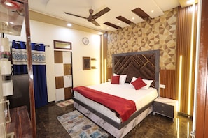 Desk, laptop workspace, soundproofing, free WiFi - Prem Aashiyana Home Stay (Agra)