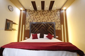 Desk, laptop workspace, soundproofing, free WiFi - Prem Aashiyana Home Stay (Agra)