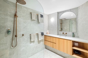 Shower, hair dryer, towels