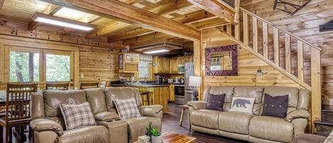 Una Smart TV, una chimenea, videojuegos, un futbolín