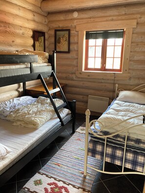 4 bedrooms, travel cot, free WiFi