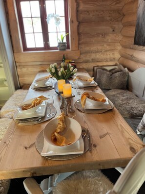 Dining - Family-Friendly Cabin Near Ski Slopes and Trails. Sleeps 12 (Telemark)