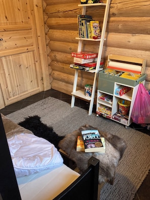 Game room - Family-Friendly Cabin Near Ski Slopes and Trails. Sleeps 12 (Telemark)