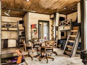 5 habitaciones, escritorio, tabla de planchar con plancha y wifi 
