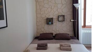 2 slaapkamers, een strijkplank/strijkijzer, reisbedje, wifi