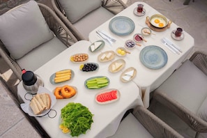 Free daily continental breakfast - Buyan Han (Ayvacik)