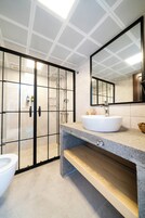 Minibar, in-room safe, free WiFi