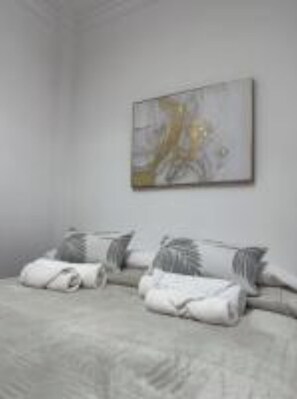 Iron/ironing board, WiFi, bed sheets