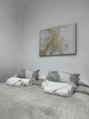 Iron/ironing board, WiFi, bed sheets