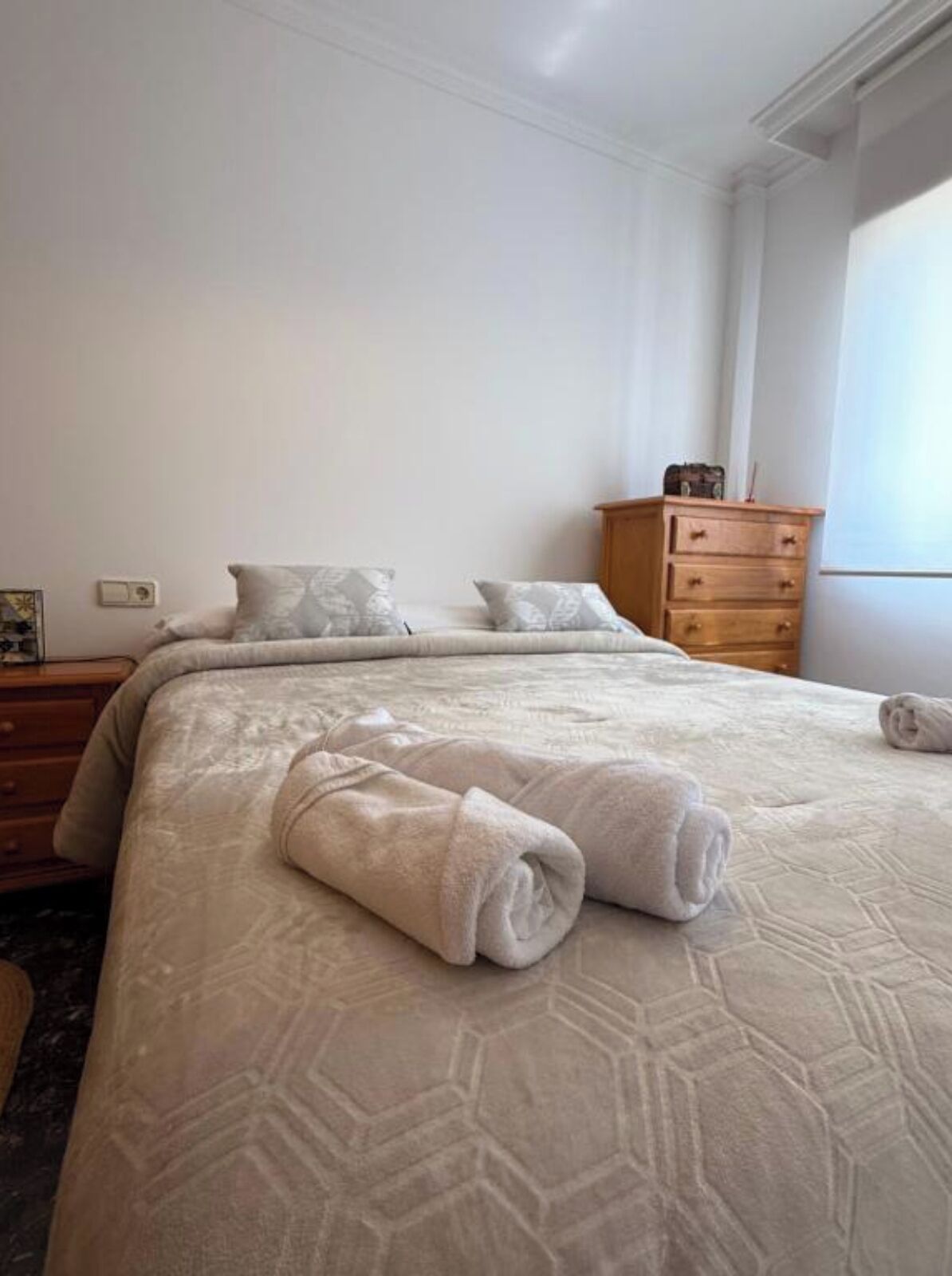 3 slaapkamers, een strijkplank/strijkijzer, gratis wifi, beddengoed