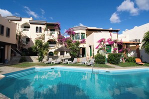 สระว่ายน้ำ