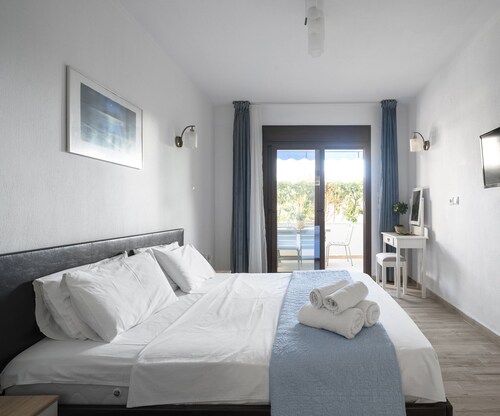 Azur Residences, Nilie Hospitality MGMT